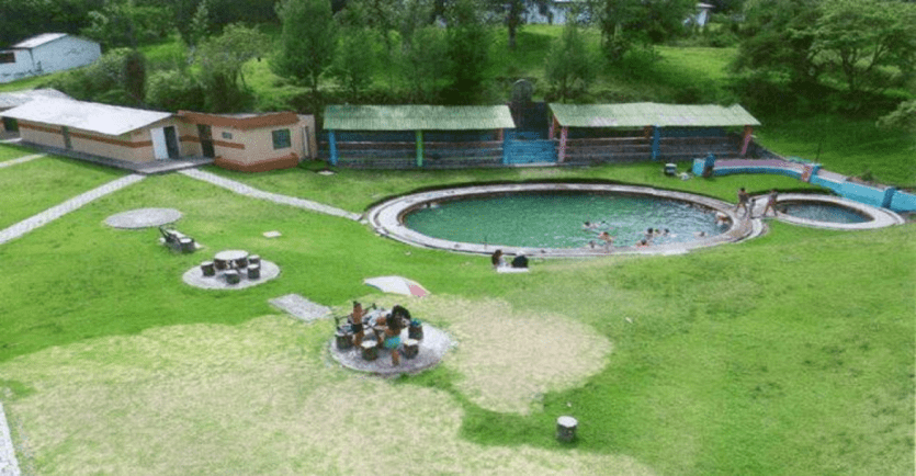 Piscinas del balneario
mineromedicinal &ldquo;Ilalo&rdquo;. Provincia de Pichincha. Ecuador