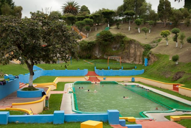 Piscinas del balneario mineromedicinal &ldquo;La Merced&rdquo;. Provincia de
Pichincha. Ecuador